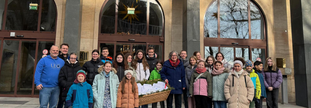 Übergabe der Klima-Wunschzettel an Eva Jähnigen